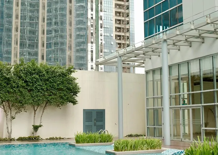 C'avenue Uptown Parksuites Bgc * Manila