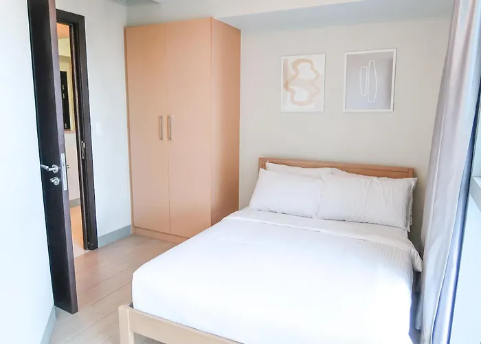 C'avenue Uptown Parksuites Bgc * Manila